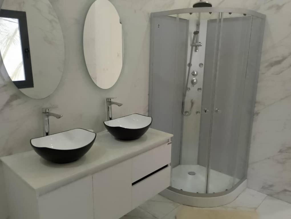Grace House Jacuzzi Bed & Breakfast ซาลี ปอร์ตูดัล ภายนอก รูปภาพ